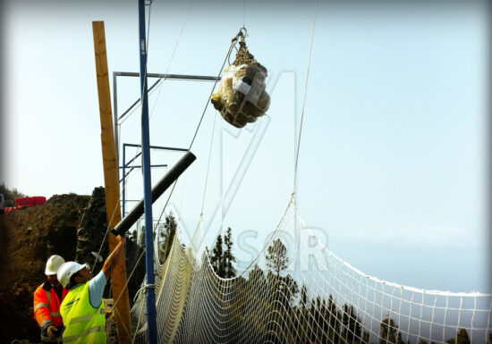 Visor-Redes-de.Seguridad-Tramo-Carretera-Tajuya-Canarias-procedimiento-instalacion-redes-tipo-V-al-muro-pruebas-de-carga